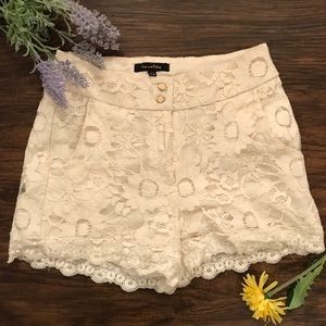 cream floral lace shorts